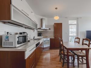 Pronájem bytu 2+kk, Praha, V Štíhlách, 64 m2