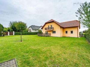 Pronájem kanceláře, Průhonice, Pod Valem II., 400 m2