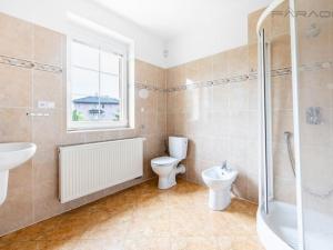 Pronájem kanceláře, Průhonice, Pod Valem II., 400 m2