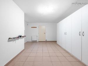 Pronájem kanceláře, Průhonice, Pod Valem II., 400 m2