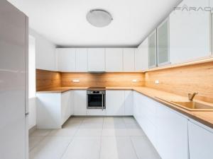 Pronájem kanceláře, Průhonice, Sadová, 350 m2