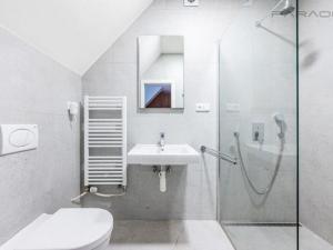 Pronájem kanceláře, Průhonice, Sadová, 350 m2