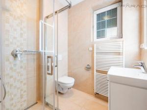 Pronájem kanceláře, Průhonice, Pod Valem II., 300 m2