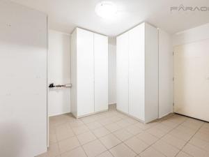 Pronájem kanceláře, Průhonice, Pod Valem II., 300 m2