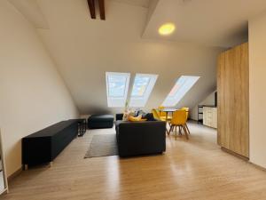 Pronájem bytu 2+kk, Brno - Židenice, Škroupova, 55 m2