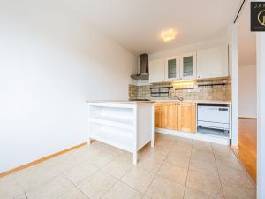 Prodej bytu 2+1, Praha - Kobylisy, Famfulíkova, 62 m2