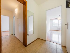 Prodej bytu 2+1, Praha - Kobylisy, Famfulíkova, 62 m2