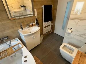 Pronájem rodinného domu, Praha - Hostivař, Hornoměcholupská, 230 m2