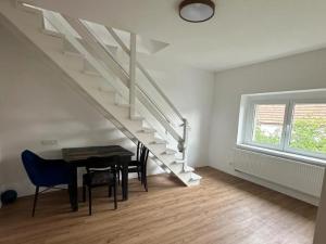 Pronájem rodinného domu, Praha - Hostivař, Hornoměcholupská, 230 m2