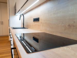 Pronájem bytu 2+kk, Praha, Hráského, 46 m2