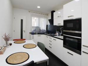 Pronájem bytu 2+1, Praha, Drahobejlova, 64 m2