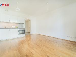 Pronájem bytu 1+kk, Praha - Modřany, Mezi vodami, 32 m2