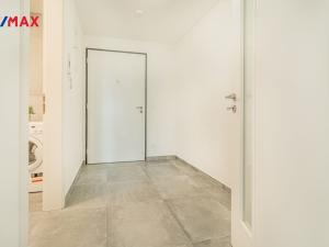 Pronájem bytu 1+kk, Praha - Modřany, Mezi vodami, 32 m2