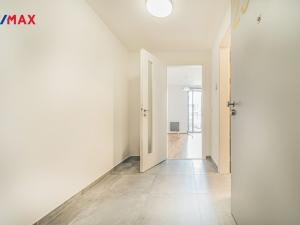 Pronájem bytu 1+kk, Praha - Modřany, Mezi vodami, 32 m2