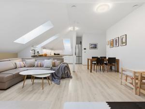 Prodej bytu 4+kk, Křížkový Újezdec - Čenětice, 158 m2