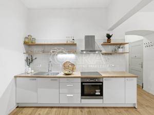 Prodej bytu 2+kk, Praha - Nusle, náměstí Generála Kutlvašra, 46 m2