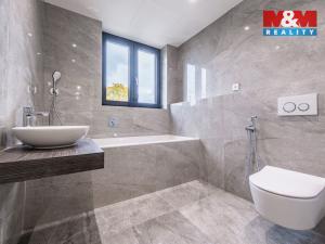 Prodej bytu 4+kk, Praha - Holyně, náměstí Pod lípou, 128 m2