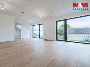 Prodej bytu 4+kk, Praha - Holyně, náměstí Pod lípou, 128 m2