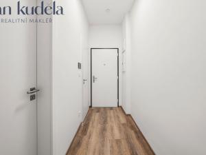 Pronájem bytu 1+kk, Brno, Komárovská, 28 m2