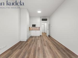 Pronájem bytu 1+kk, Brno, Komárovská, 28 m2