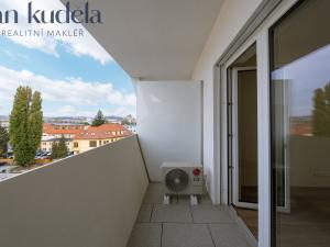 Pronájem bytu 1+kk, Brno, Komárovská, 28 m2