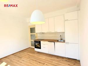 Pronájem bytu 2+kk, Praha - Žižkov, Jeseniova, 48 m2