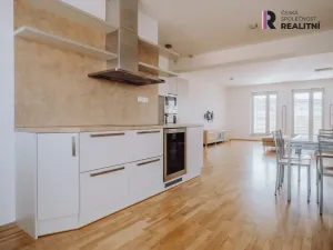 Prodej atypického bytu, Kroměříž, náměstí Míru, 178 m2