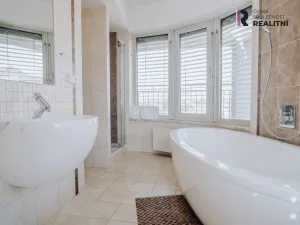 Prodej atypického bytu, Kroměříž, náměstí Míru, 178 m2