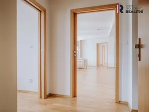 Prodej atypického bytu, Kroměříž, náměstí Míru, 178 m2