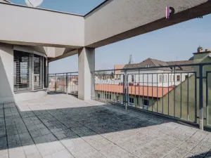 Prodej atypického bytu, Kroměříž, náměstí Míru, 178 m2