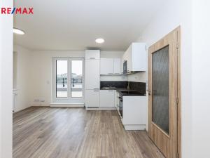 Pronájem bytu 1+kk, Praha - Hlubočepy, Fabiánové, 34 m2