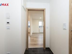 Pronájem bytu 1+kk, Praha - Hlubočepy, Fabiánové, 34 m2