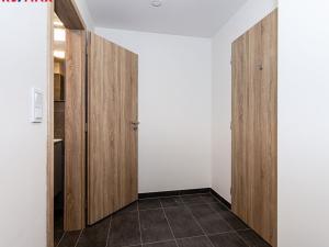 Pronájem bytu 1+kk, Praha - Hlubočepy, Fabiánové, 34 m2