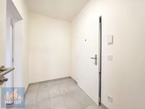 Pronájem bytu 1+kk, Praha - Hlubočepy, Werichova, 31 m2