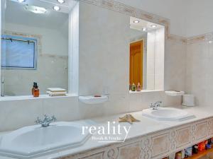 Prodej rodinného domu, Hodonice, U Pošty, 480 m2