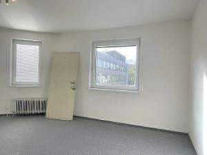 Pronájem obchodního prostoru, Praha - Hrdlořezy, Českobrodská, 300 m2