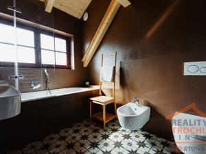 Prodej rodinného domu, Lužany, 425 m2