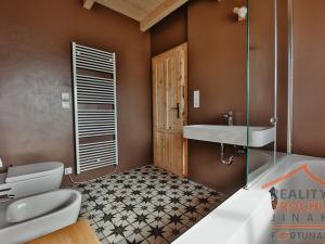 Prodej rodinného domu, Lužany, 425 m2