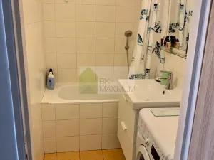 Pronájem bytu 2+kk, Praha - Kobylisy, Bojasova, 47 m2
