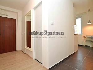 Pronájem bytu 2+1, Praha - Vršovice, V olšinách, 52 m2