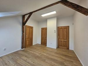 Pronájem kanceláře, Praha, Vinopalnická, 104 m2