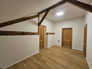 Pronájem kanceláře, Praha, Vinopalnická, 104 m2