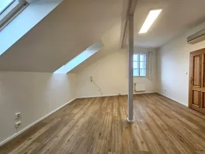 Pronájem kanceláře, Praha, Vinopalnická, 104 m2
