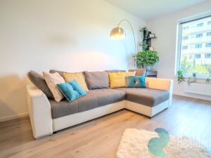 Prodej bytu 2+kk, Praha, Zvěřinova, 60 m2