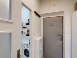 Prodej bytu 1+kk, Hostivice, Školská, 28 m2