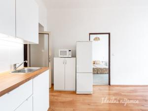 Pronájem bytu 2+1, Praha - Nusle, Mikuláše z Husi, 80 m2