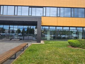 Pronájem obchodního prostoru, Praha - Horní Počernice, Sezemická, 312 m2