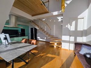 Pronájem atypického bytu, Praha - Smíchov, Holečkova, 143 m2