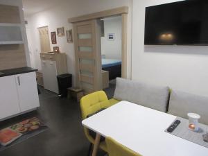 Prodej bytu 1+1, Bílovec, Radotínská, 42 m2