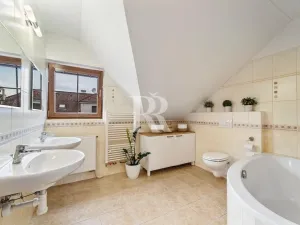 Prodej rodinného domu, Libčany, 280 m2